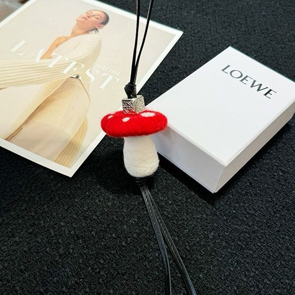 【使い勝手抜群】ロエベ カーフスキン バッグチャーム N級品 lob16210
